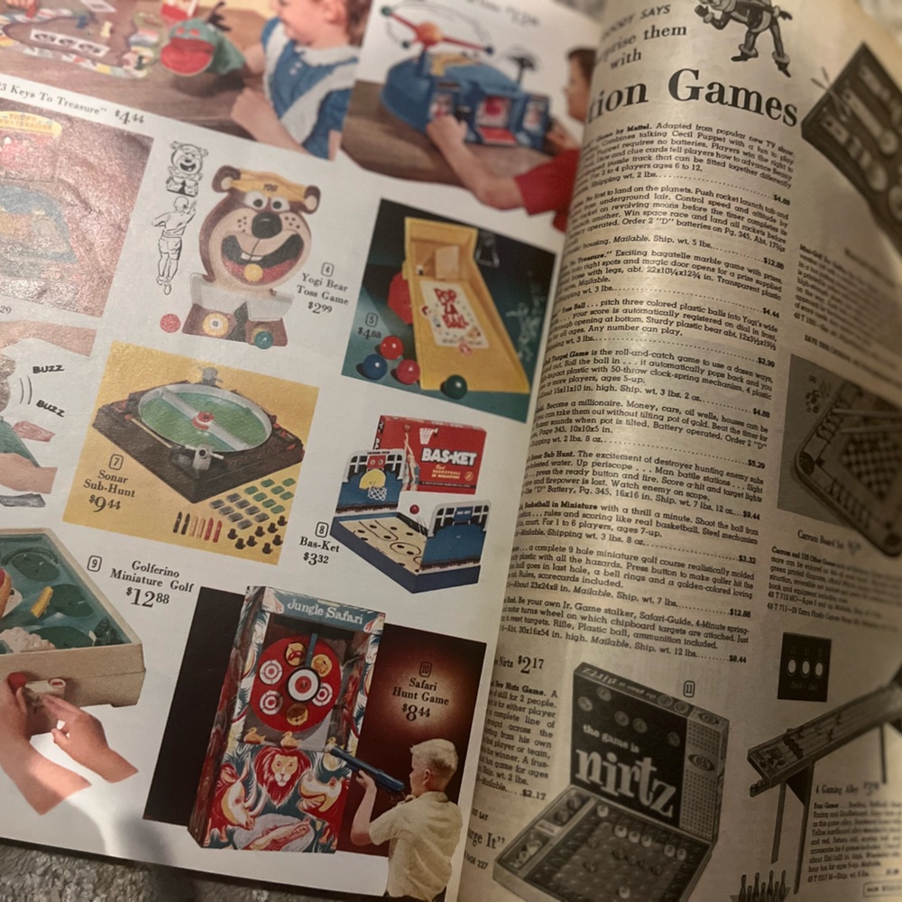 Vintage 1962 Montgomery Ward Christmas Catalog - Picture 7 of 9